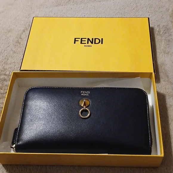💯% Authentic FENDI Wallet - Picture 2 of 8